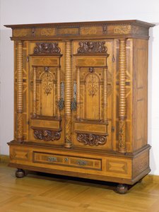 Skab med syv søjler, ca. 1665 (træ og intarsia)