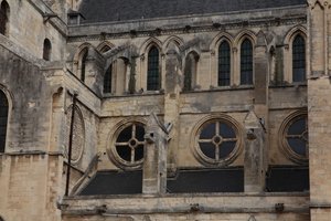 Afbildende oculi rosenvinduer på sydsiden af French School