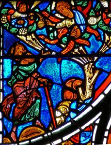 Detalje fra et vindue, der viser lignelsen om den barmhjertige samaritaner: Gud viser sig for Moses i en brændende busk af French School