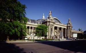 Facaden af Grand Palais, bygget af Henri Deglane (1855-1931), Albert Louvet (1860-1936) og Albert Thomas (1847-1907), 1897-1900 af French School