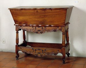 Fouques stil Petrin bord (træ)