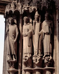 Gotisk kunst: "" Figurer af martyrer, en venstre helgen Theodore, en romersk soldat"" Bugten i sydportalen af Basilica of Notre Dame de Chartres af French School