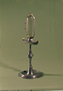 Timelampe, 1677 (tin og glas) af French School