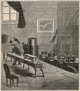 La liquefaction des gaz dans le laboratoire de Raoul Pictet (1878) - Raoul Pierre Pictet (1846-1929) schweizisk fysiker, udfører et eksperiment for at fortætte og størkne brintgas, og studerede egenskaber af stoffer ved lave temperaturer - Gravering i "Sci af French School