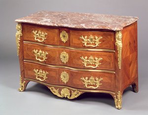Louis XV Commode af Francois Garnier ca. 1730 (ormolu og marquetry på tulipantræ)