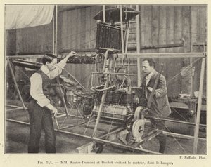 MM Santos-Dumont og Buchet besøger motoren i hangaren (gravering) af French School