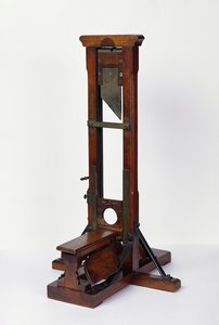 Reduceret model af en guillotine (træ og metal) (se også 216411)