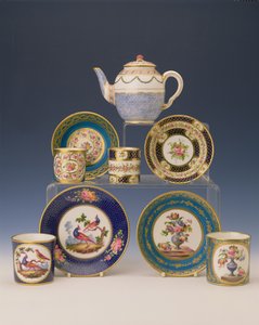Udvalg af tekander, tallerkener og kopper, ca. 1770 (porcelæn)