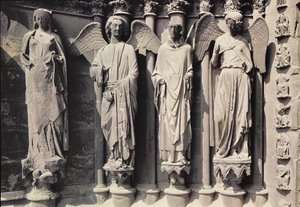 St. Nicasius med engle, Jamb-figurer fra vestportalen af French School