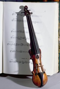 En dansemesters strengeinstrument, 1800-tallet (træ)