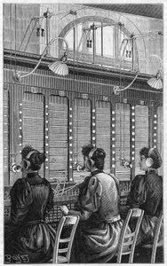 Telefonkontor (central telefoni - standard telefoni) i rue Gutenberg i Paris i 1895. Flere bordsektion med 240 abonnenter betjent af 3 telefonister. af French School