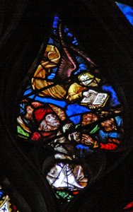 Vinduet med vestrosen viser en scene fra Åbenbaringens Bog: engel bekendtgør dommens time (14:6-7) af French School