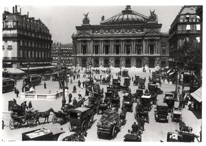Trafik foran operahuset i Paris, 1890-99 af French School