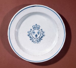 Versailles køkkentallerken, Saint-Cloud-fremstilling (fajance) af French School