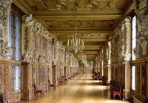 Udsigt over Galerie Francois I, 1528-40 af French School