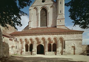 Udsigt over indgangen til Cistercienserklosteret, bygget 1140-60 af French School