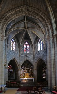 Vindue, der viser udsigten mod øst med vinduer w1 og w2, der handler om eukaristiens broderskab bag alteret (udsigt) af French School