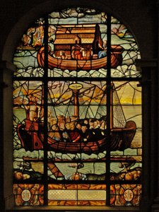 Window in the Charnier (w.3) skildrer historien om Noahs Ark og Kirken med Kristus og de troende af French School