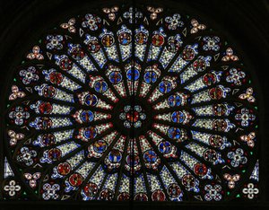 Vindue w121, det nordlige rosenvindue, forestillende apostle, evangelister, biskopper, konger, martyrer, Sankt Peter og Sankt Paulus (rosenvindue - internt) af French School