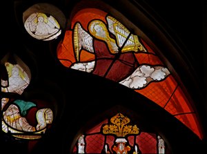 Vindue w44 forestillende en musiker-engel med et orgel af French School