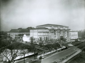Metropolitan Museum of Art fra sydøst, New York City, 1909 af G.P. Hall und Sohn