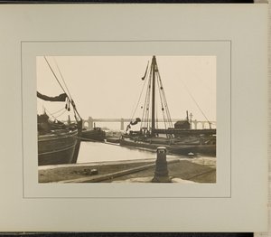 Runcorn - Old Quay Docks af G. Herbert and Horace C. Bayley