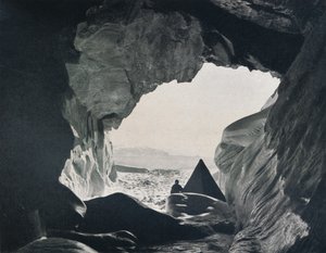 Lejr i hulen under Penelope Point, 1912, 1913