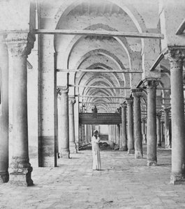 Colonnade, Cairo, Egypten, slutningen af det 19. eller begyndelsen af det 20. århundrede af Gabriel Lekegian