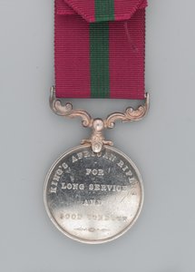 Medalje for lang tjeneste og god opførsel, regimentssergent-major Hassan Jabir, Kongens afrikanske rifler