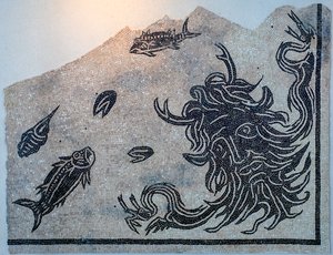 Mosaik, der forestiller havgudens hoved med havdyr
