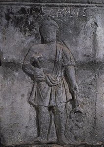 Nautes-søjlens hovedstad forestiller Vulcan med en hammer af Gallo Roman