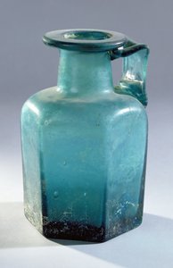 Sekskantet flaske, 1.-2. århundrede (glas) af Gallo Roman