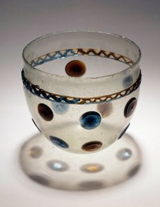 Gallisk kunst: glaskop med farvede tabletter. Slutningen af 4. begyndelsen af 5. århundrede efter JC. Fra Breny. Saint Germain en Laye, Museum of National Archaeology