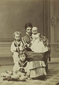 Storhertuginde Maria Fyodorovna med børn, Nicholas Alexandrovich, George..., ca. 1875. af Georg Emil Hansen