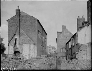 Court 16, Little Park Street, Coventry, 1941. af George Bernard Mason