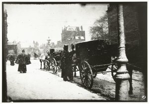 Udsigt over Leidseplein i Amsterdam med kørsel med hestevogne på en vinterdag af George Hendrik Breitner