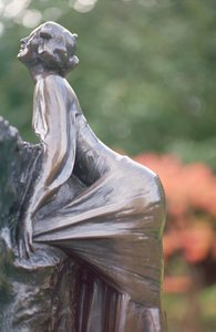 Wendy, detalje fra statuen af Peter Pan, 1912 (bronze) (detalje)