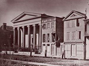 Hibernian Hall, Charleston, ca. 1864. af George N. Barnard