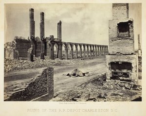 Ruinerne af jernbanedepotet i Charleston, South Carolina af George N. Barnard