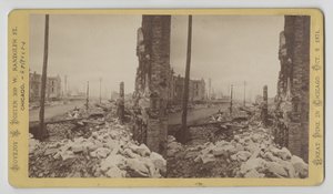 Stereograf af Washington Street fra hjørnet af LaSalle Street med udsigt mod øst efter Chicago-branden i 1871, 1871 (bw-foto på kortholder)