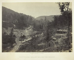 Whiteside Valley under broen, 1864. af George N. Barnard