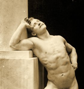 Eugen Sandow, i klassisk oldgræsk-romersk positur, ca. 1894
