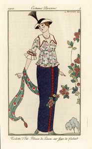 Sommeroutfit med blomstret hørbluse og tørklædeskørt. Sommertoilet, plænebluse over tørklædeskørt. Håndfarvet pochoir (stencil) radering efter en illustration af George Barbier fra Tommaso Antonginis Journal des Dames et des Modes, Aux Burea af Georges Barbier