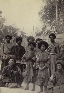 Burma: En gruppe Lihsaw mænd og kvinder (s/h foto) af Georges Bertin Scott