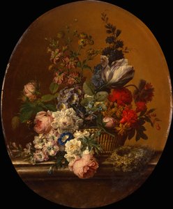 Stilleben af blomster i en kurv med en Dunnock