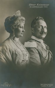 Kejser Wilhelm II og kejserinde Augusta Victoria af Tyskland i deres sølvjubilæumsår af German Photographer