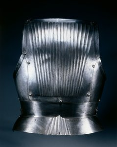 Bagplade i Maximilian-stil, ca. 1510-30 (stål med messingnitter) af German School