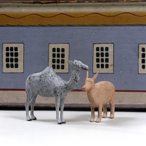 Kamel og næsehorn foran Noas ark, ca. 1840 (malet træ) af German School