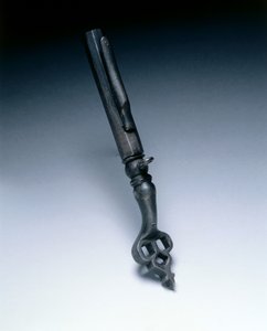 Kombineret hjullåsnøgle og pulvermål, c.1625-50 (stål) af German School