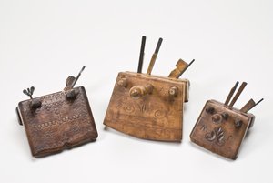 Coopers croze fly, dateret 1735, 1842 og tidligt til midten af det 19. århundrede (service træ træ og metal) (se også 701102)